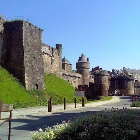 House At The Foot Of The Castle Of Fougeres Villa Exterior foto