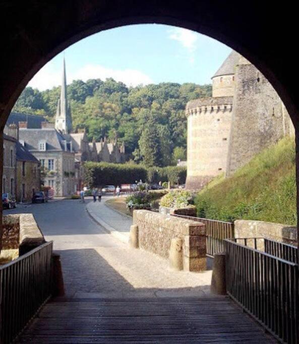 House At The Foot Of The Castle Of Fougeres Villa Exterior foto