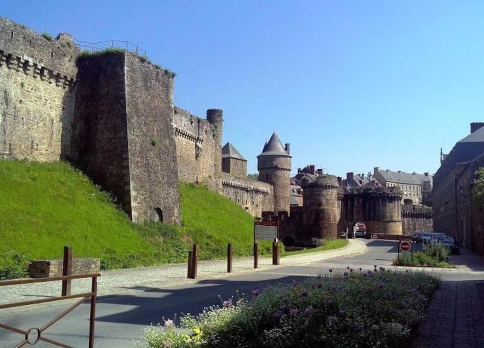 House At The Foot Of The Castle Of Fougeres Villa Exterior foto
